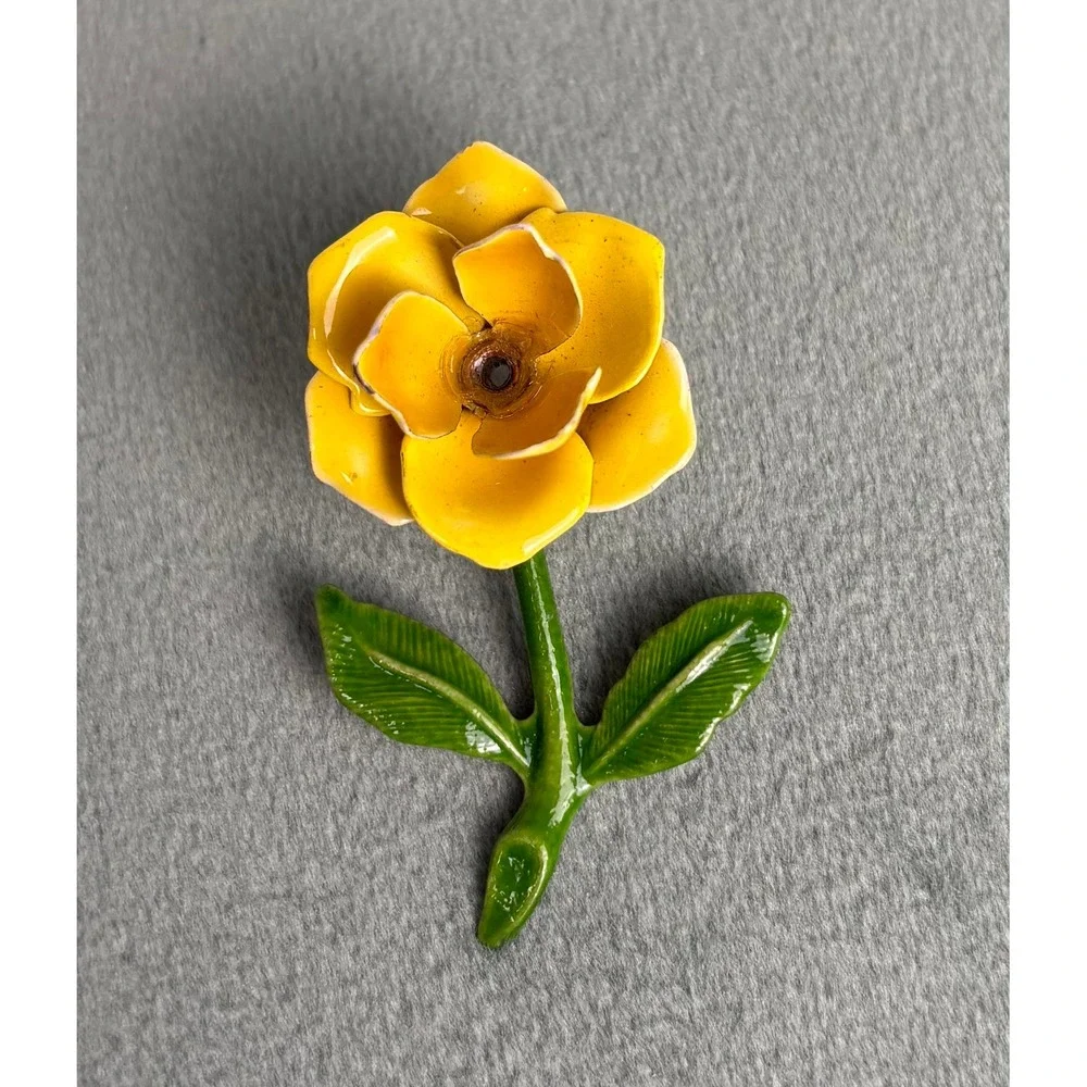 Vintage Yellow Enamel Flower Pin Brooch Gold Tone Stem Leaves P096